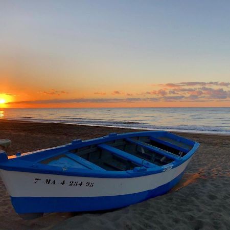 Appartamento Céntrico ático junto al mar Rincón de la Victoria Esterno foto